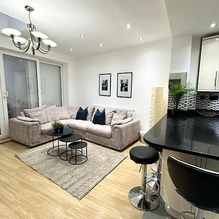 London Charm - Stylish Room In Spacious Home Εξωτερικό φωτογραφία