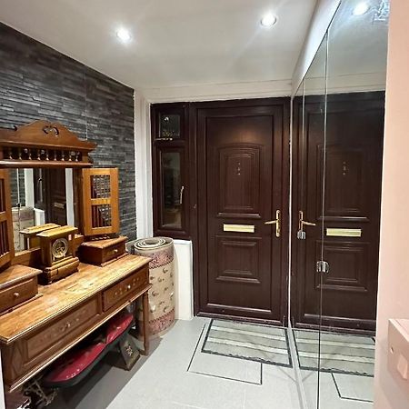 London Charm - Stylish Room In Spacious Home Εξωτερικό φωτογραφία