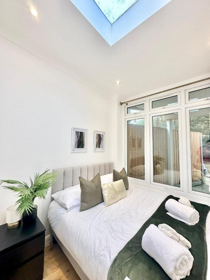 London Charm - Stylish Room In Spacious Home Εξωτερικό φωτογραφία