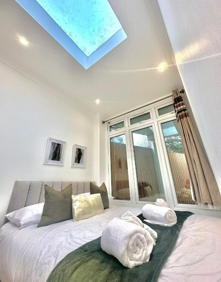 London Charm - Stylish Room In Spacious Home Εξωτερικό φωτογραφία
