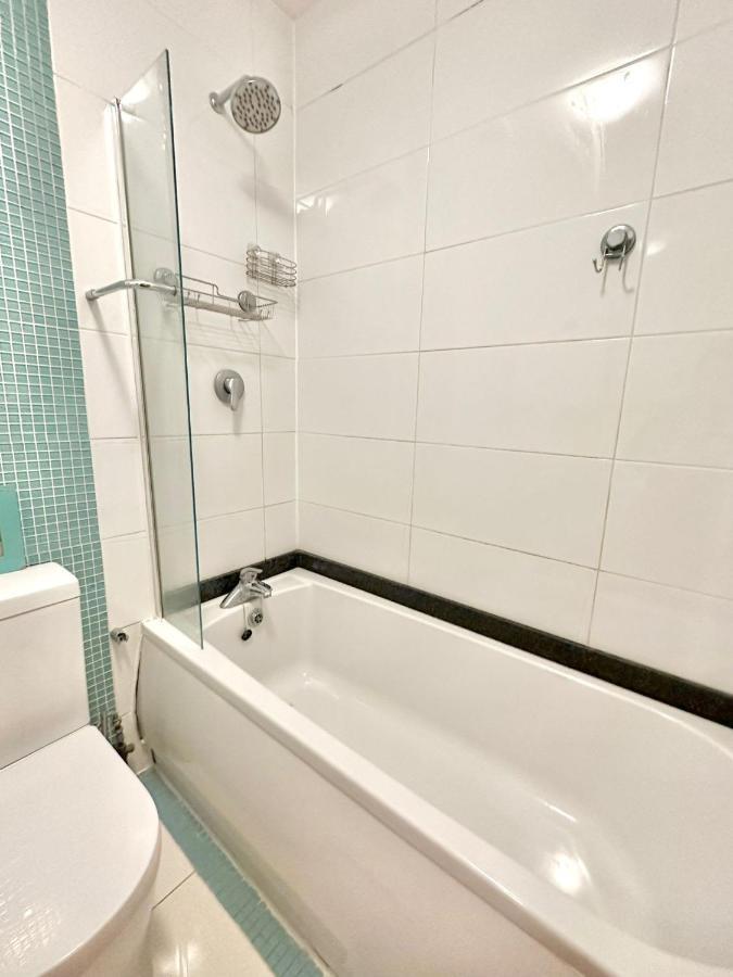 London Charm - Stylish Room In Spacious Home Εξωτερικό φωτογραφία