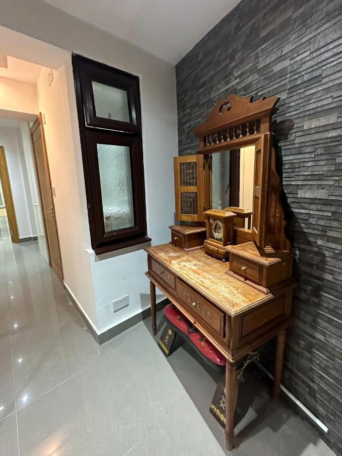 London Charm - Stylish Room In Spacious Home Εξωτερικό φωτογραφία